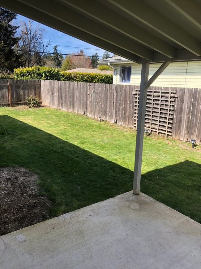 Building Photo - Remodeled 4 Bedroom 2 bath, NW Corvallis