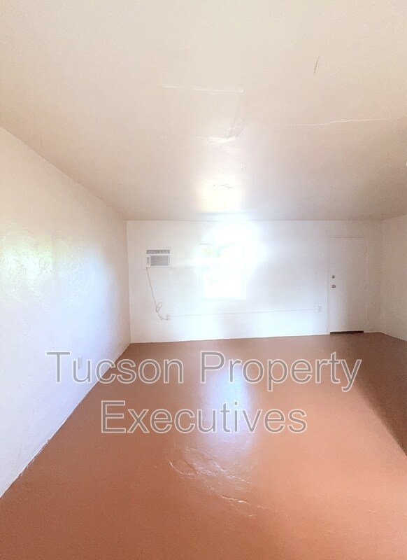Building Photo - 3168 E Benson Hwy