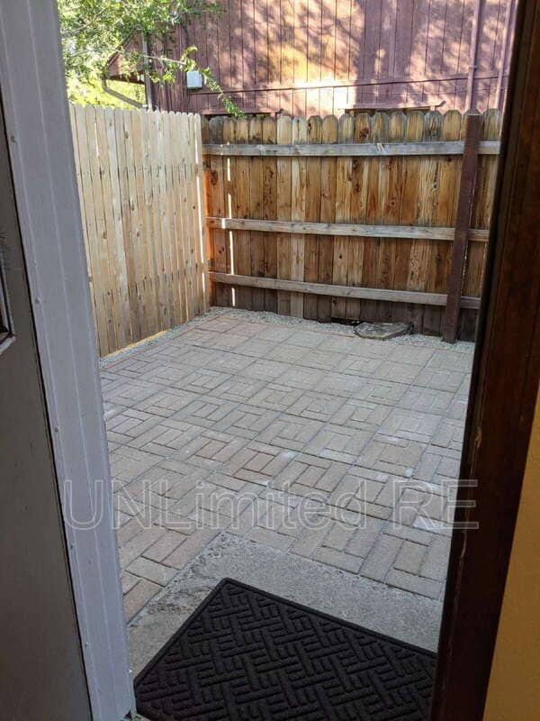 Building Photo - 321 N Park St