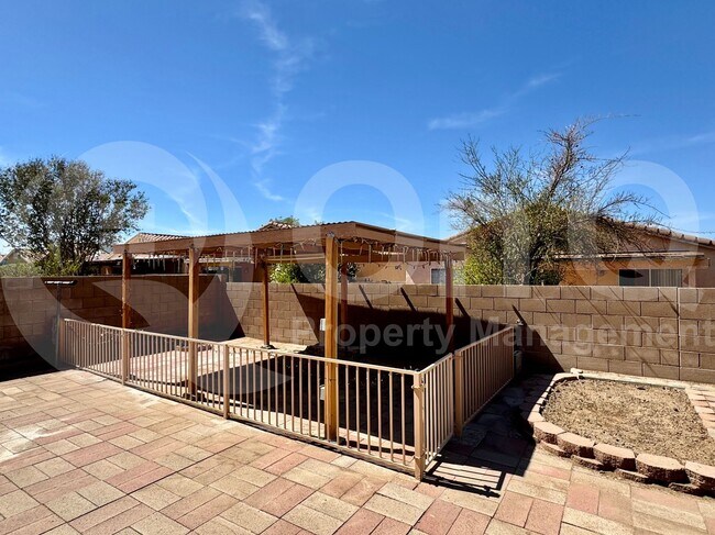 Building Photo - 2152 W Burlwood Way