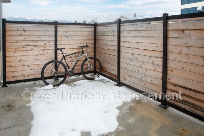 Building Photo - 68 Legend Trail