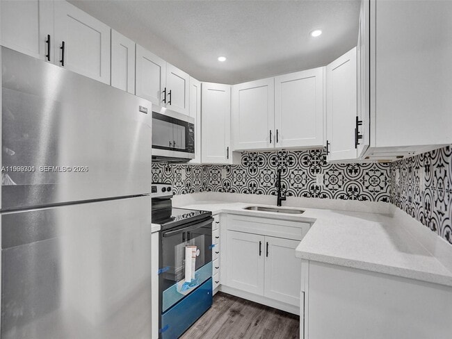 Building Photo - 6420 SW 22nd Ct