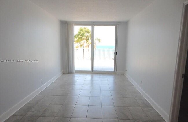 Building Photo - 400 N Surf Rd