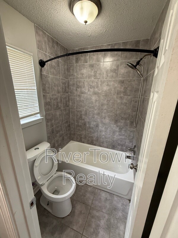 Building Photo - 4625 Crestfield Rd