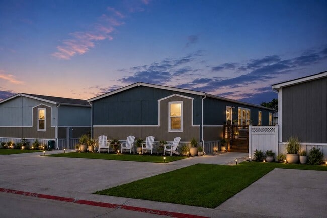 Building Photo - 809 Armadillo St