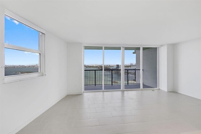 Building Photo - 1756 N Bayshore Dr