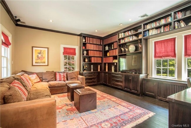Building Photo - 451 Beechmont Dr