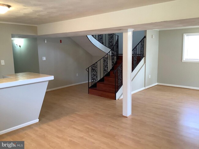 Building Photo - 9300 Southmoor Ct