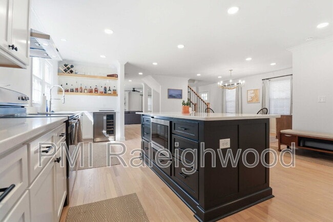 Building Photo - 322 E Millbrook Rd