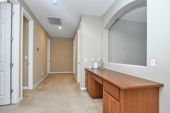 Building Photo - 5563 Arcadia Cir