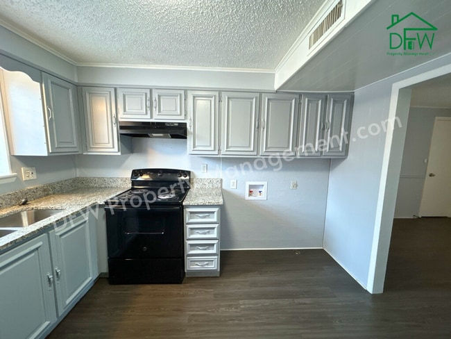 Building Photo - 1603 Voirin Rd