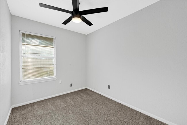 Building Photo - 122 Gruss Dr