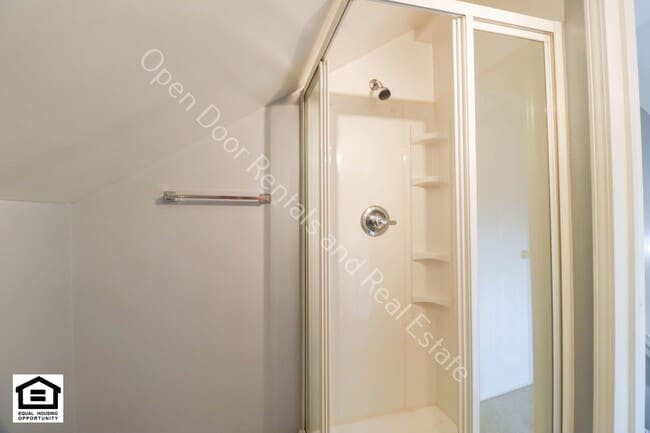 Building Photo - Now available 3 bedroom home