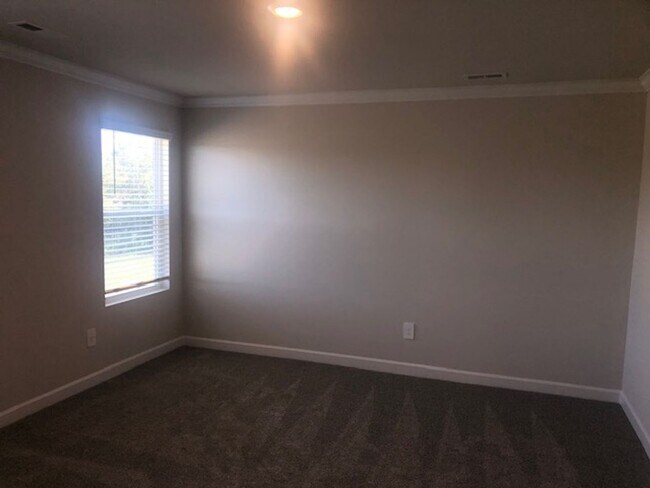 Building Photo - Newer Townhome with 1 Car Garage in Braemar Village! COMING SOON!