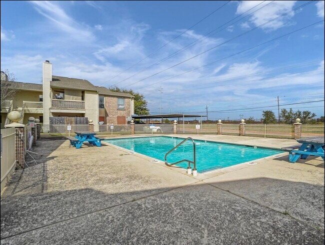 Building Photo - 7600 Emmett F Lowry Expy