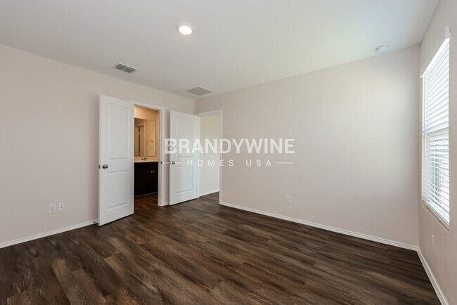 Building Photo - 360 Dry Cyn Wy