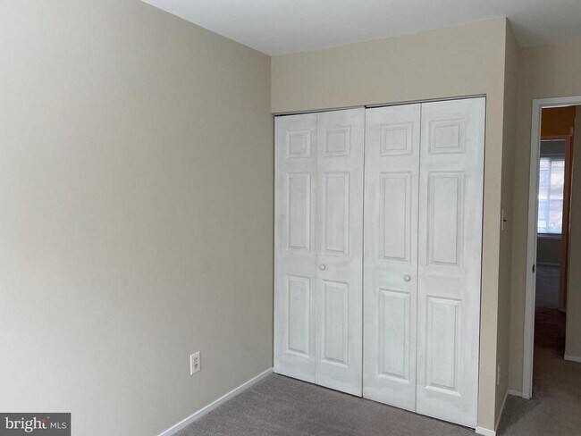 Building Photo - 2804 Cambridge Dr