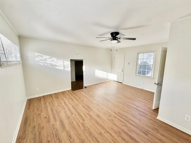 Building Photo - 3880 Spottswood Ave