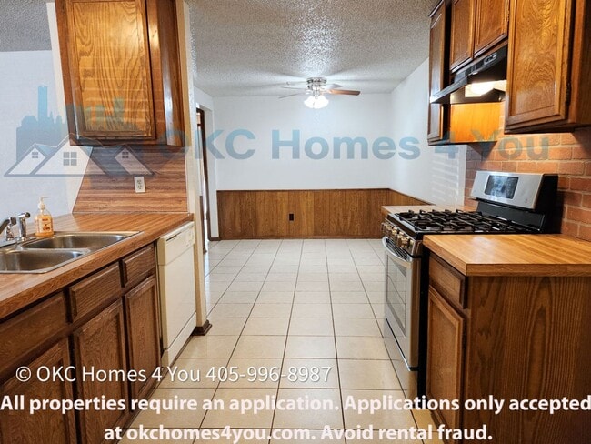 Building Photo - NW OKC 2 Bed Duplex! 25% Move-in Discount ...
