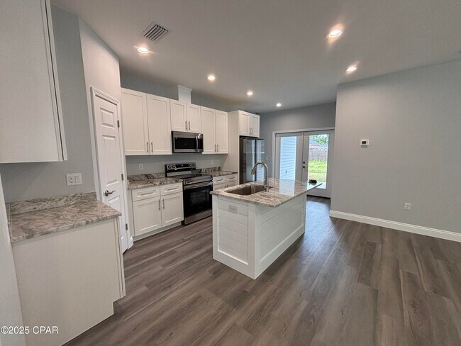 Building Photo - 2936 Hall Ave