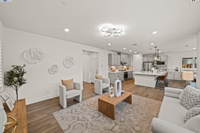 Building Photo - 318 Paradiso Ct