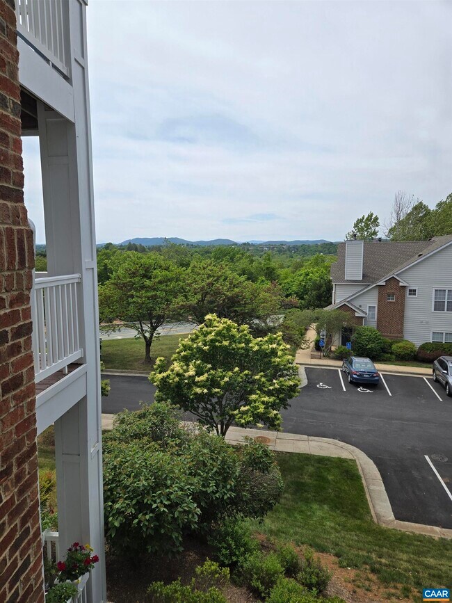 Building Photo - 1055 Weybridge Ct