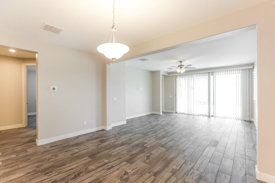 Building Photo - 10605 E Durant Dr