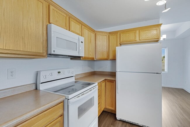 Building Photo - NEWLY REMODELED 2 BEDROOM 2 BATH CONDO