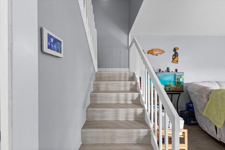 Building Photo - 2704 27th Way