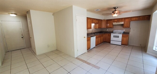 Building Photo - 7406 La Pl Dr