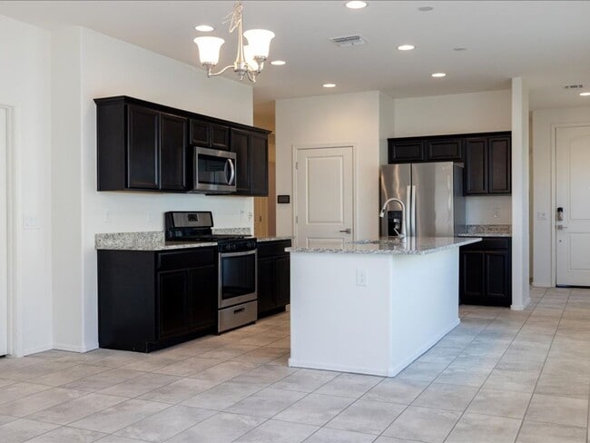 Building Photo - Modern Comfort Meets Community Living – 3 Bed, 2 Bath Beauty with Resort-Style Amenities!