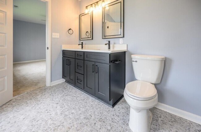 Building Photo - Fully renovated 4BR, 2.5BA home in the highly desired Great Neck Meadows!
