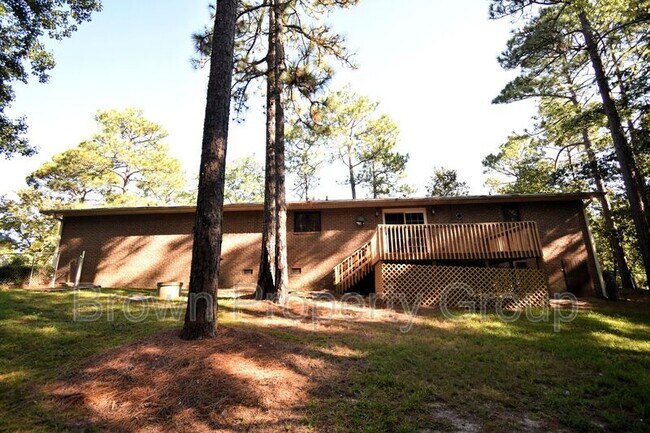 Building Photo - 901 Fredonia Dr
