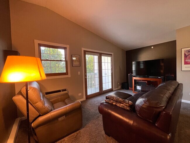 Building Photo - 551 Leah Ln