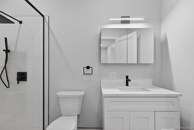 Building Photo - 10 Market St