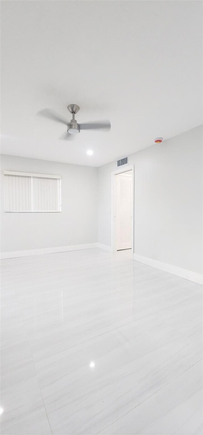 Building Photo - 343 Normandy Ln