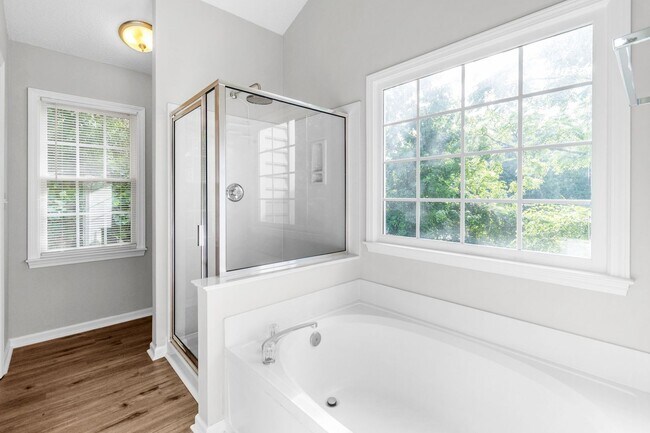 Building Photo - Spacious 2-Story Home with Finished Basement!