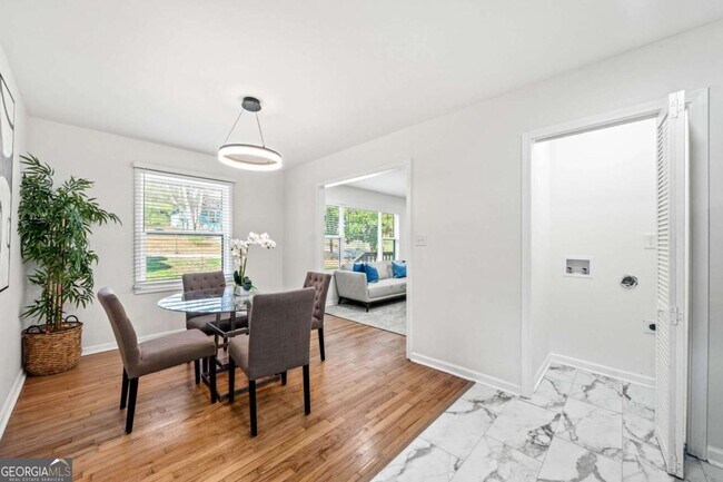 Building Photo - 801 N Evelyn Pl NW