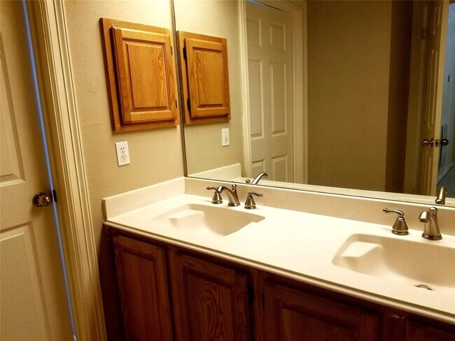 Building Photo - 14218 Swallowfield Dr
