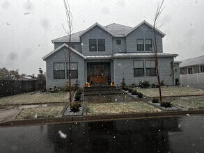 Building Photo - 1225 E 480 N
