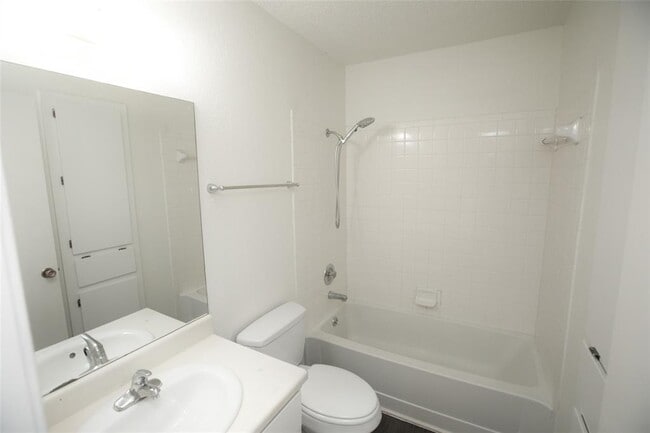 Building Photo - 14415 Robert I Walker Blvd