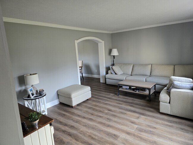 Building Photo - 5580 Creek Run Dr