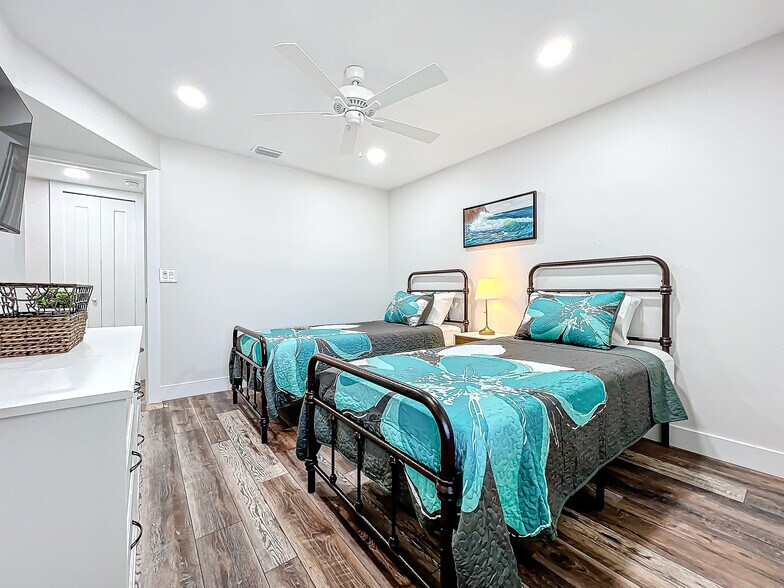 Building Photo - 1407 Pine Lake Dr