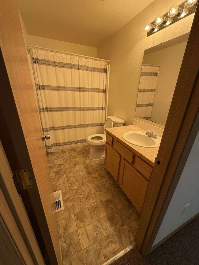 Building Photo - 904 Avalon Ct SE