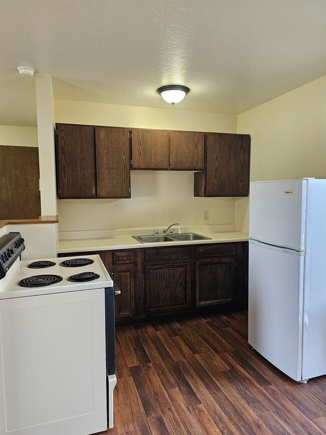 Building Photo - 1750-6th