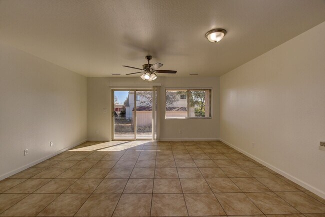 Building Photo - 3013 N Corrine Dr