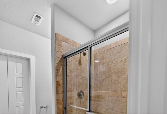 Building Photo - 2304 SW Juniper Ave