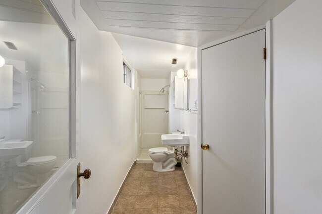 Building Photo - Great two bed two bath bungalow for rent i...