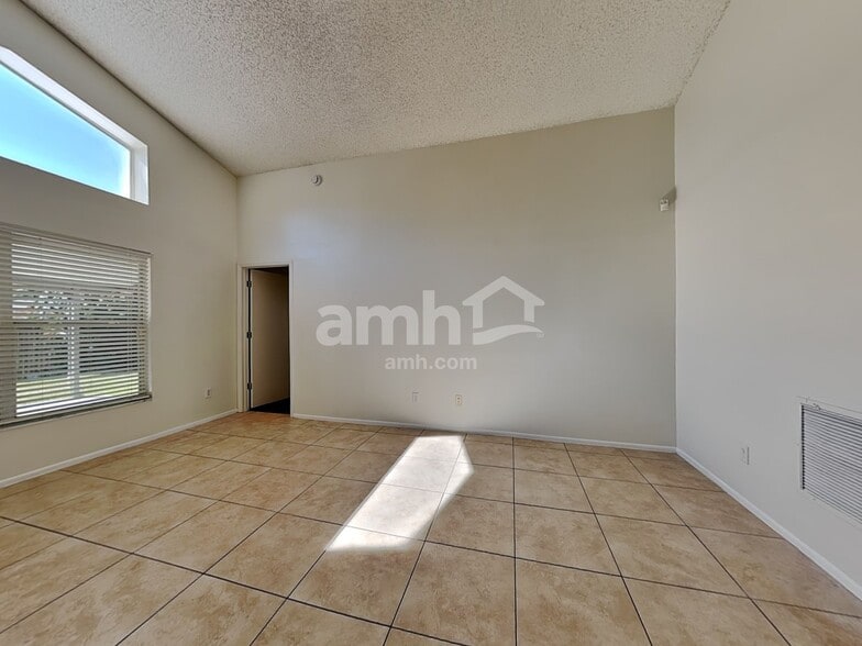 Building Photo - 96 Knights Hollow Dr