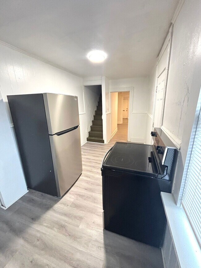 Building Photo - 513 Green St